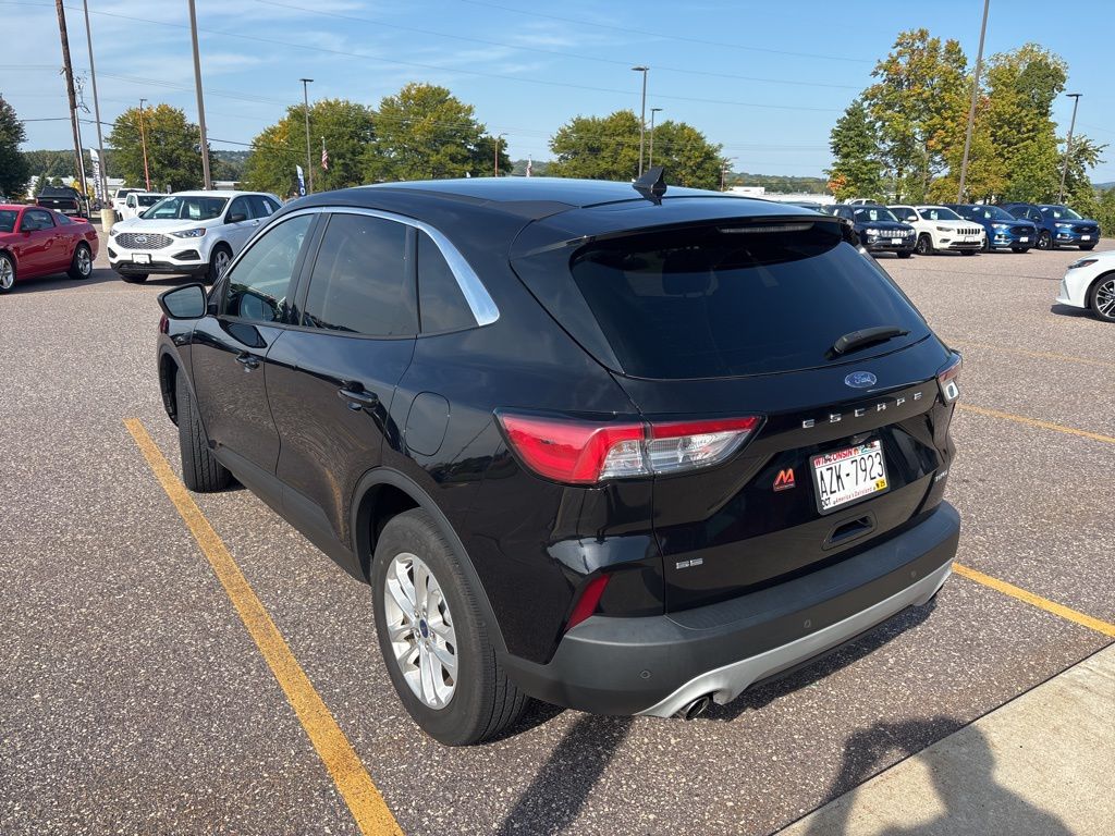 2021 Ford Escape SE photo 2