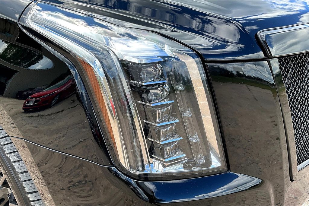 2020 Cadillac Escalade Platinum photo 3