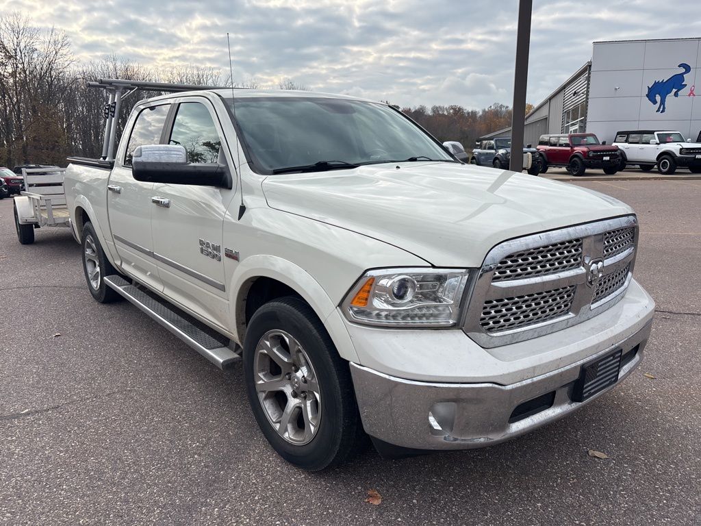 2017 Ram 1500 Laramie photo 4