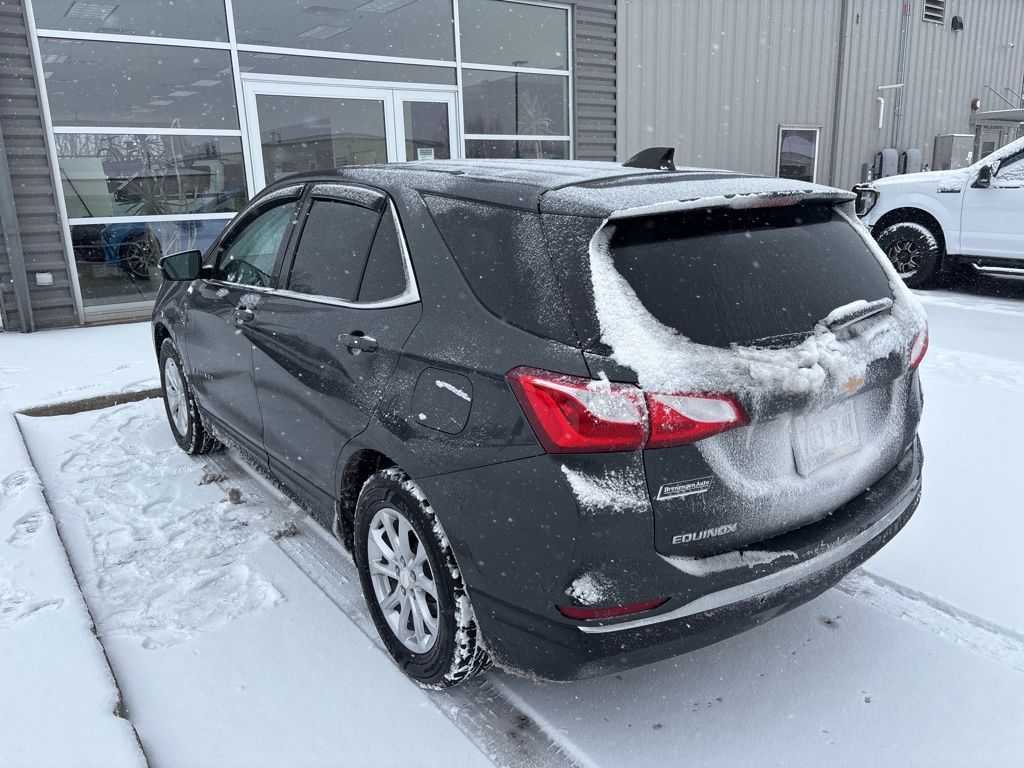 2018 Chevrolet Equinox LT photo 2