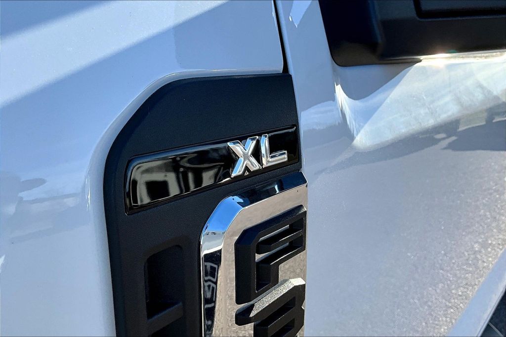 2026 Ford F-350 Super Duty XL - Photo 8