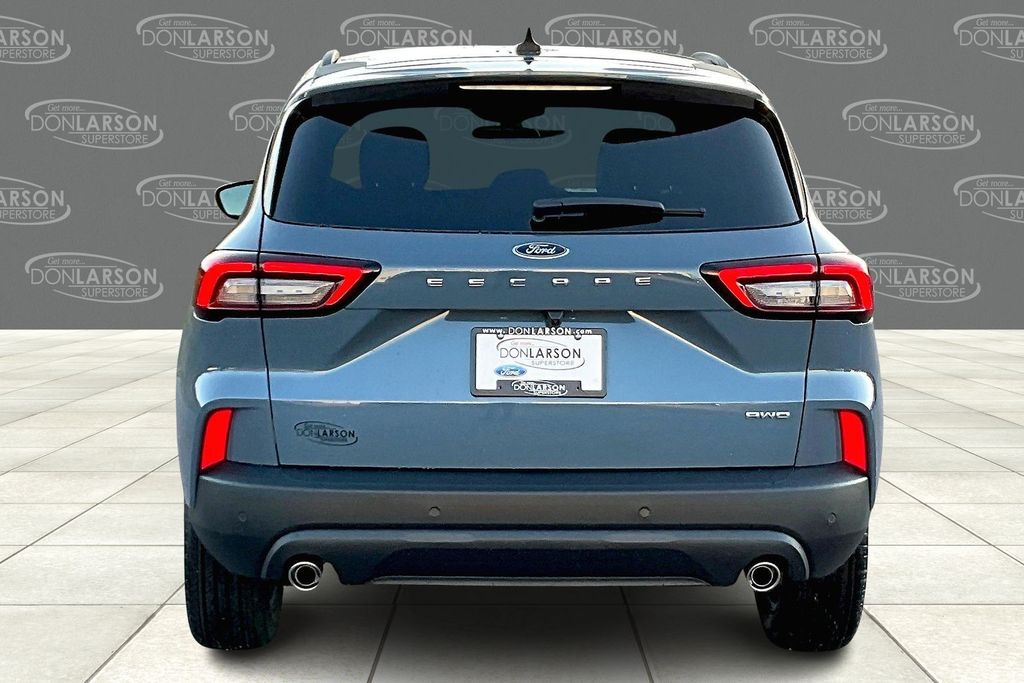 2026 Ford Escape ST-Line photo 4