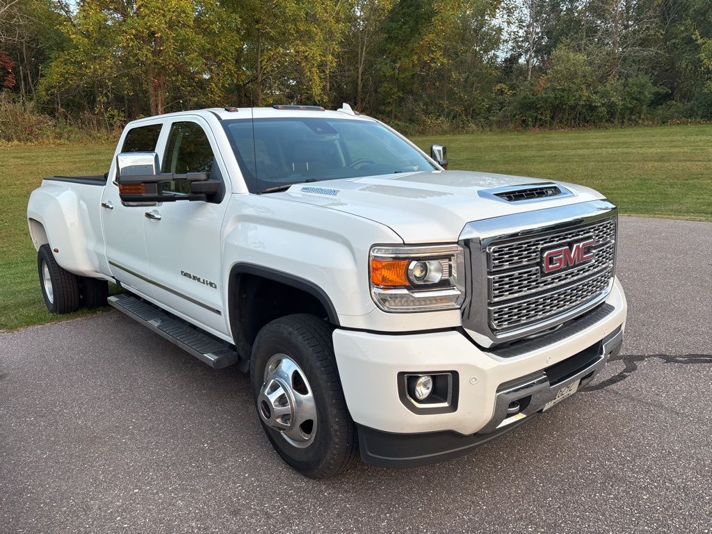 2019 Gmc Sierra HD Denali photo 4