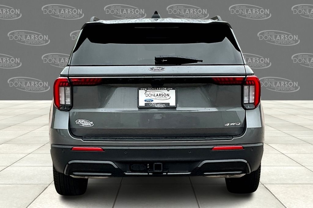 2025 Ford Explorer ST-Line photo 2
