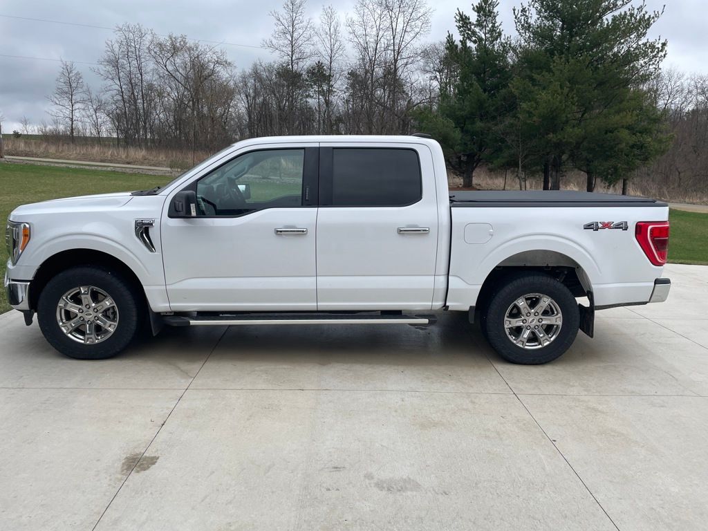 Oxford White 2022 Ford F-150 XLT SuperCrew 4WD Pickup Truck Four-Wheel Drive Automatic