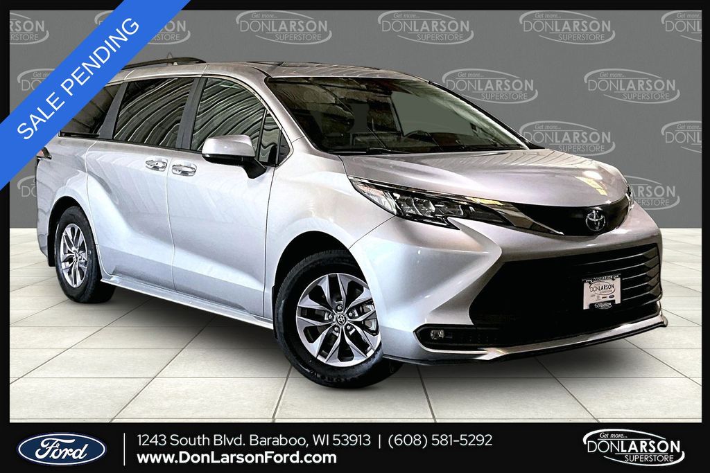 2025 Toyota Sienna XLE 7-Passenger Hybrid AWD's photo
