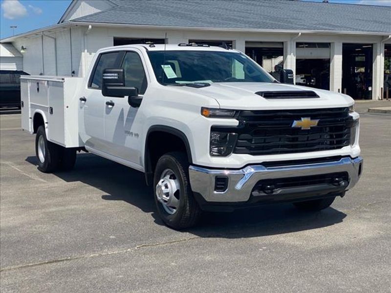 2024 Chevrolet Silverado 3500HD Work Truck photo 2