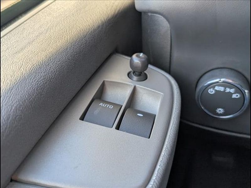 2025 Chevrolet Express Cargo Work Van - Photo 15