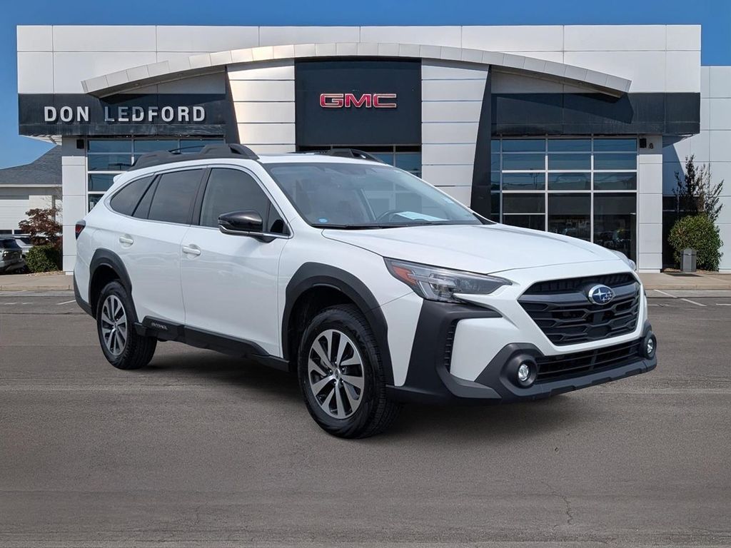 2024 Subaru Outback Premium's photo
