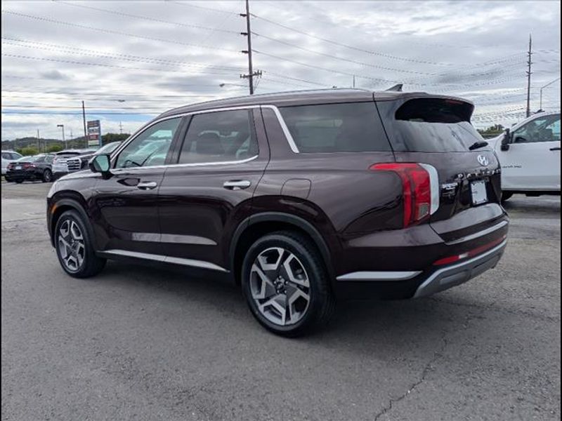 2024 Hyundai Palisade Limited photo 2
