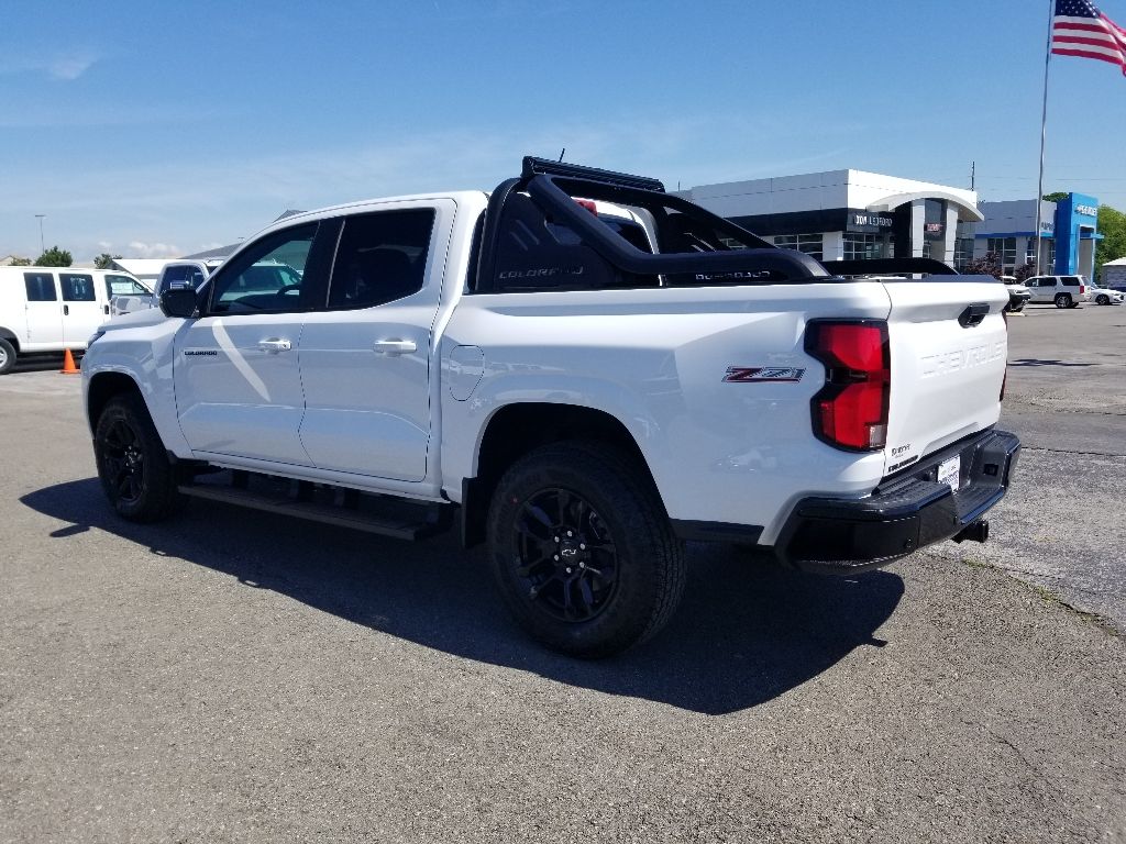 2025 Chevrolet Colorado Z71 photo 3