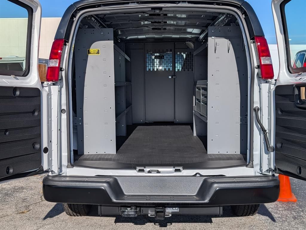 2025 Chevrolet Express Cargo Work Van - Photo 7