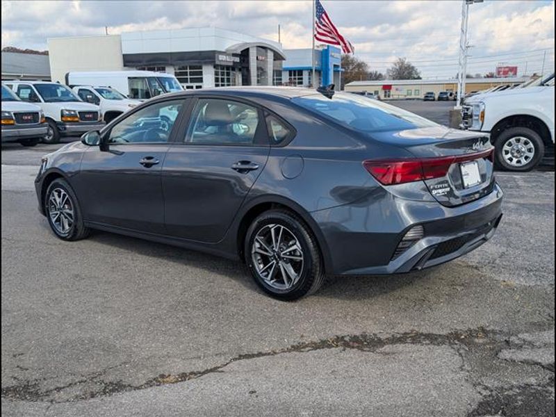 2024 Kia Forte LXS photo 2