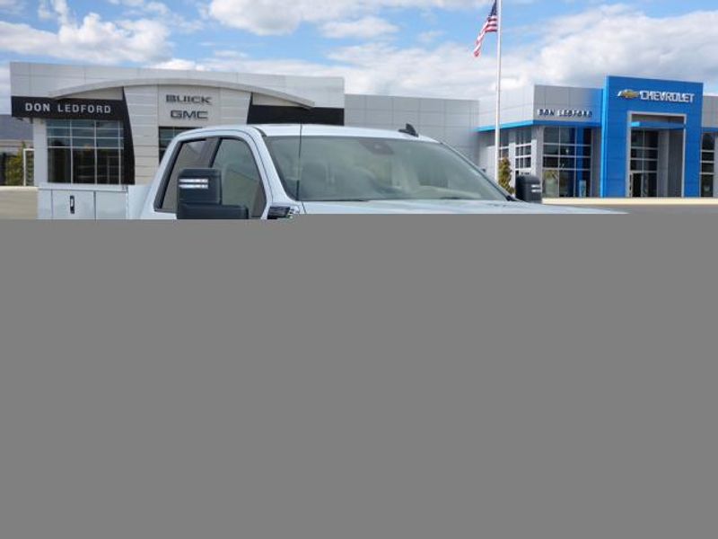 2025 Gmc Sierra 2500 HD Pro photo 2