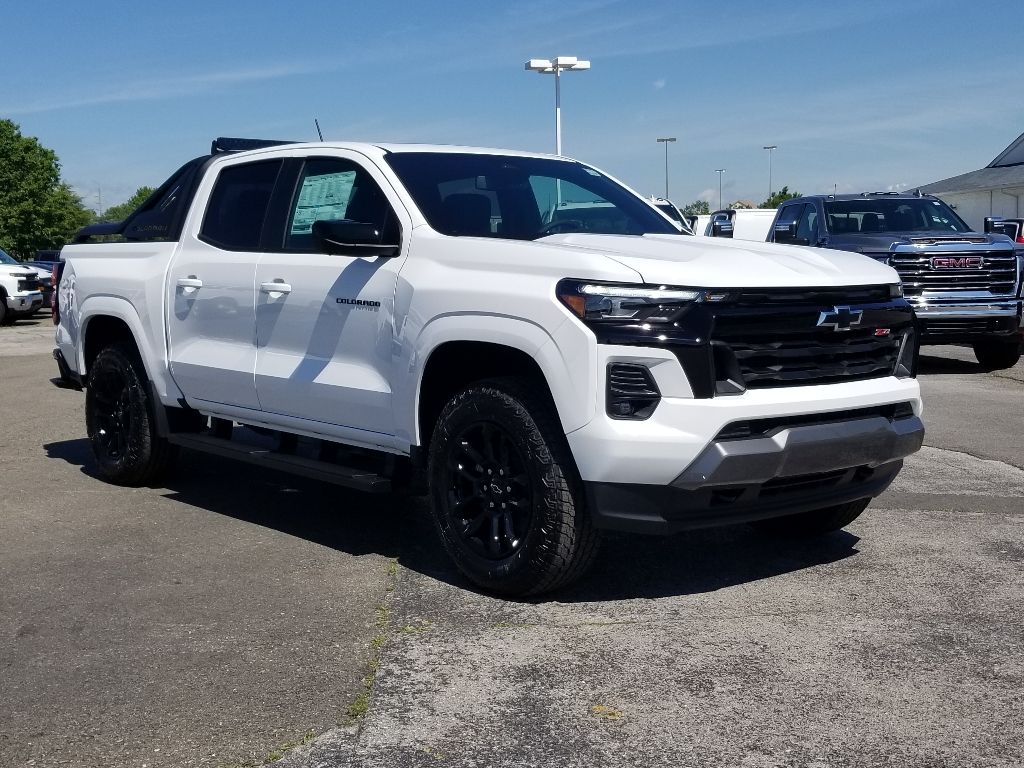 2025 Chevrolet Colorado Z71 photo 2