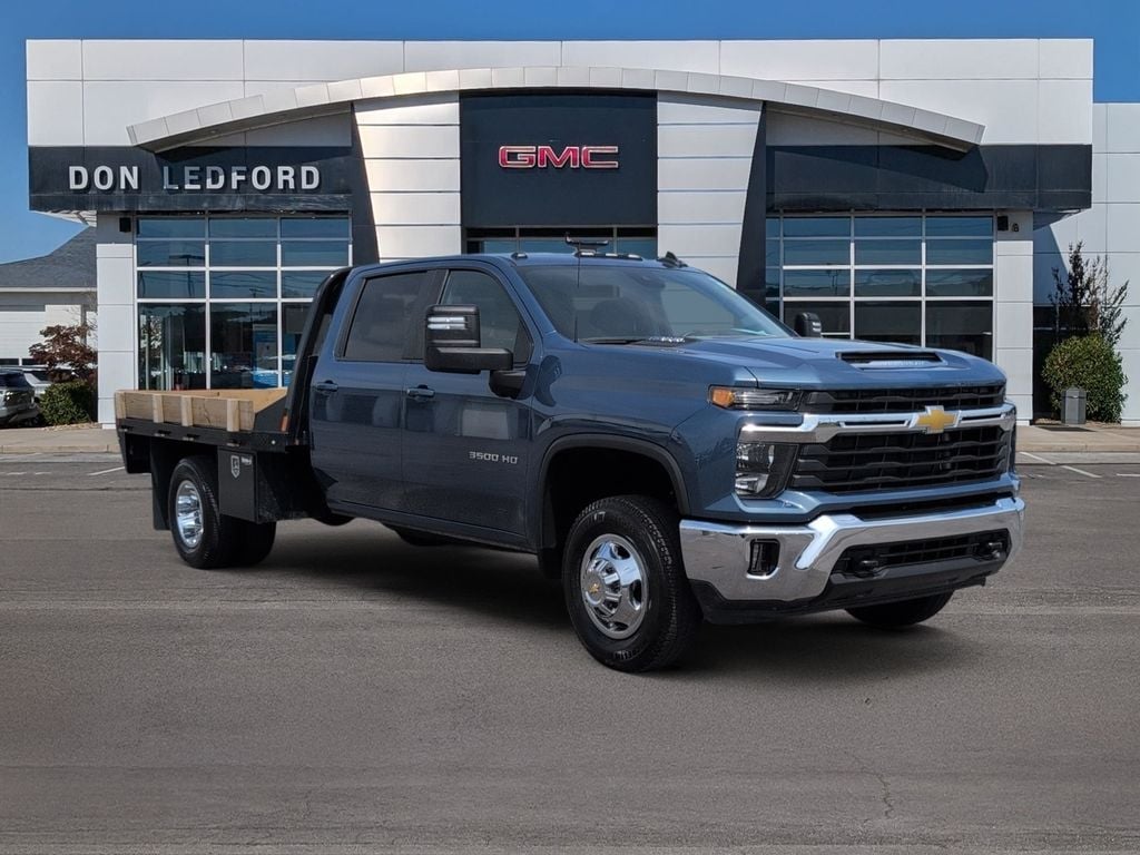 2025 Chevrolet Silverado HD LT 4WD Crew Cab Standard Box SRW's photo