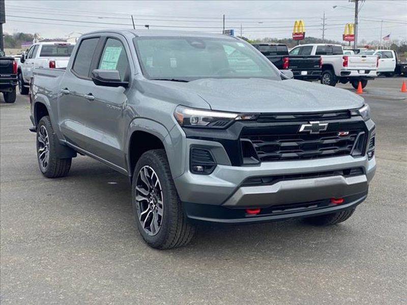 2025 Chevrolet Colorado Z71 photo 2