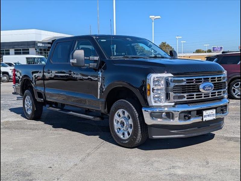 2024 Ford F-250 XLT photo 2