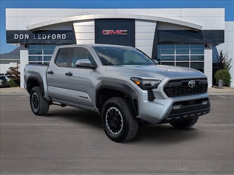 2024 Toyota Tacoma SR5's photo