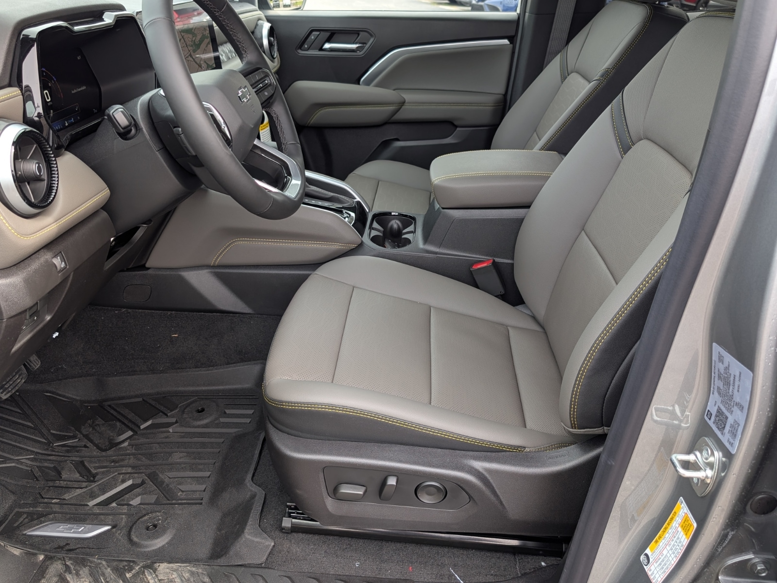 2026 Chevrolet Colorado ZR2 - Photo 11