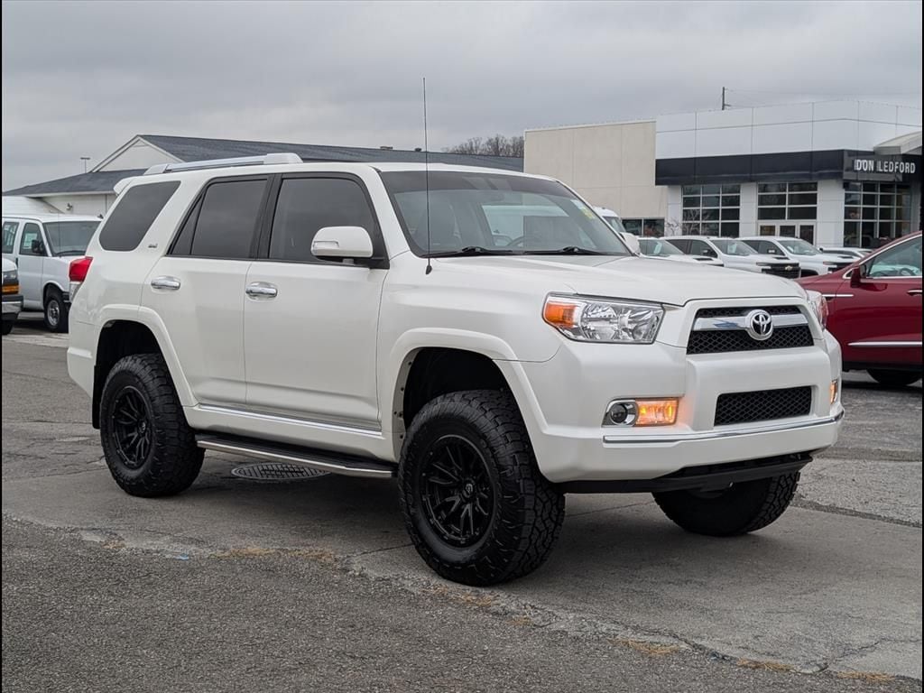 2013 Toyota 4Runner SR5's photo