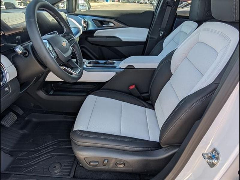 2026 Chevrolet Equinox EV 2LT - Photo 11