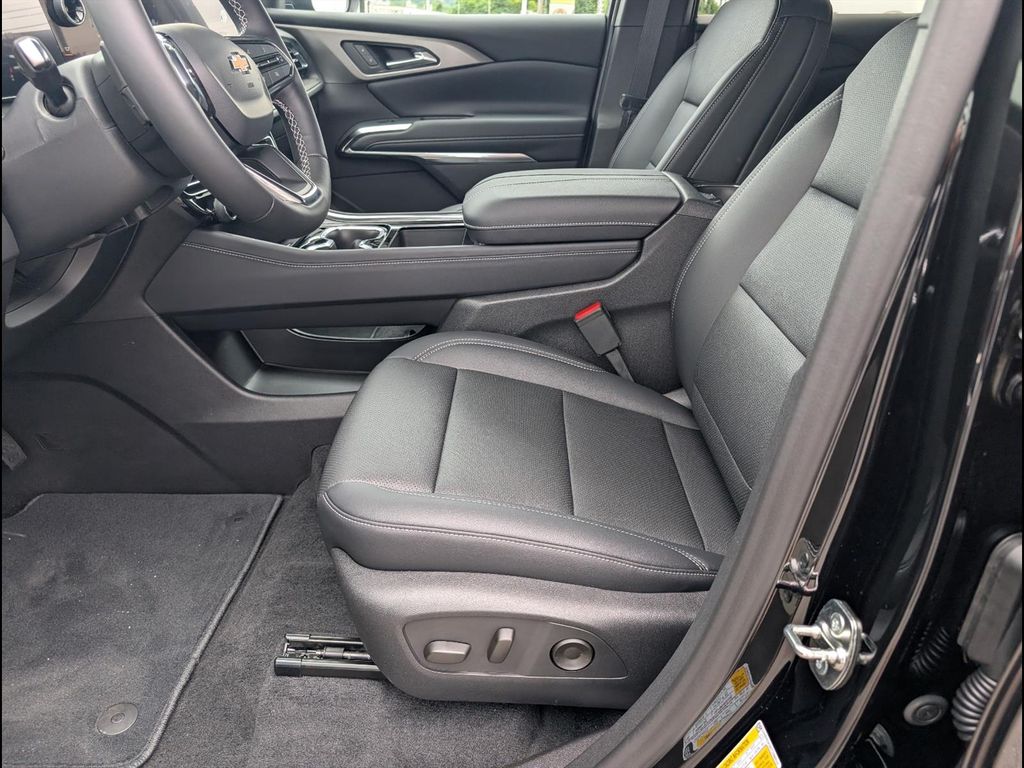 2026 Chevrolet Traverse LT - Photo 10