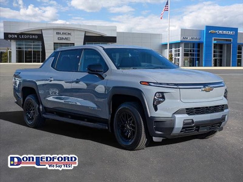 2026 Chevrolet Silverado EV LT's photo
