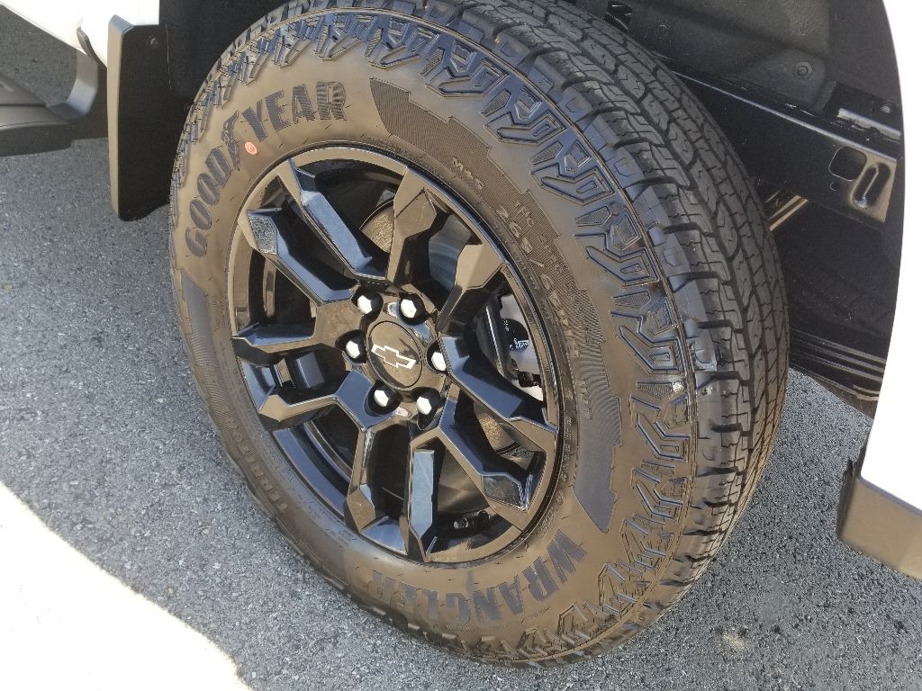 2025 Chevrolet Colorado Z71 - Photo 15