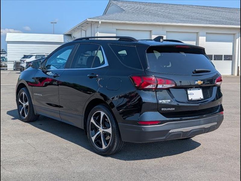 2023 Chevrolet Equinox LT photo 2