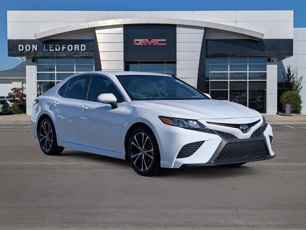 2018 Toyota Camry SE