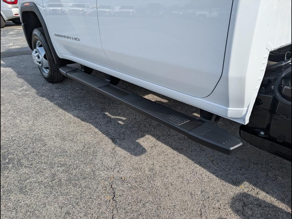 2026 GMC Sierra 3500 Chassis Cab Pro - Photo 16
