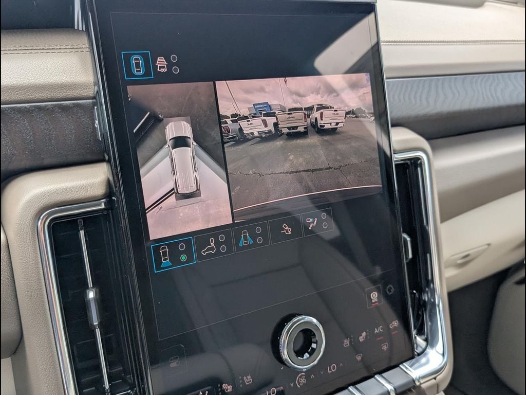 2026 GMC Yukon Denali - Photo 14