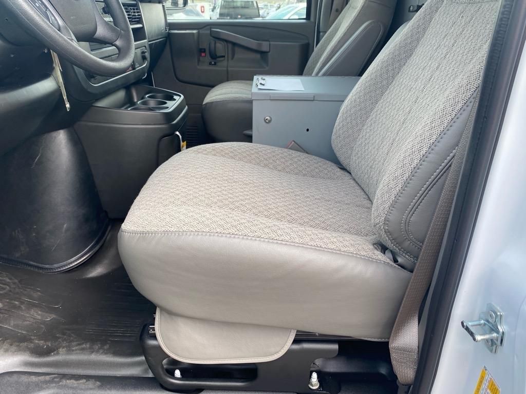 2025 GMC Savana Cargo Work Van - Photo 8