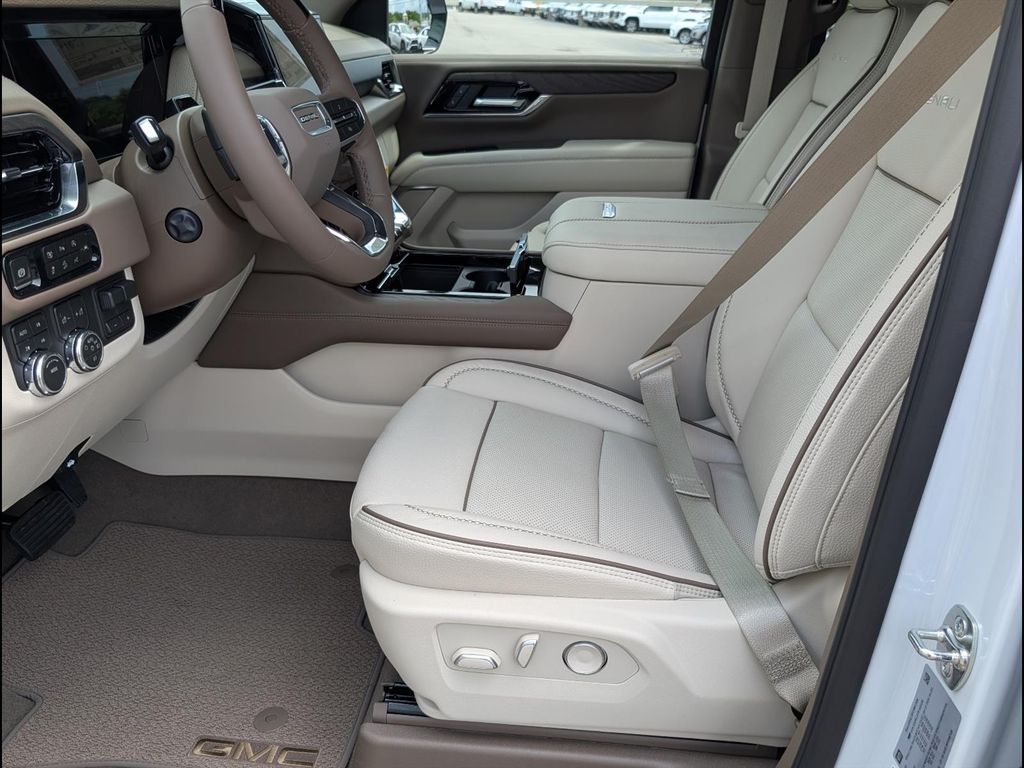 2026 GMC Yukon Denali - Photo 6