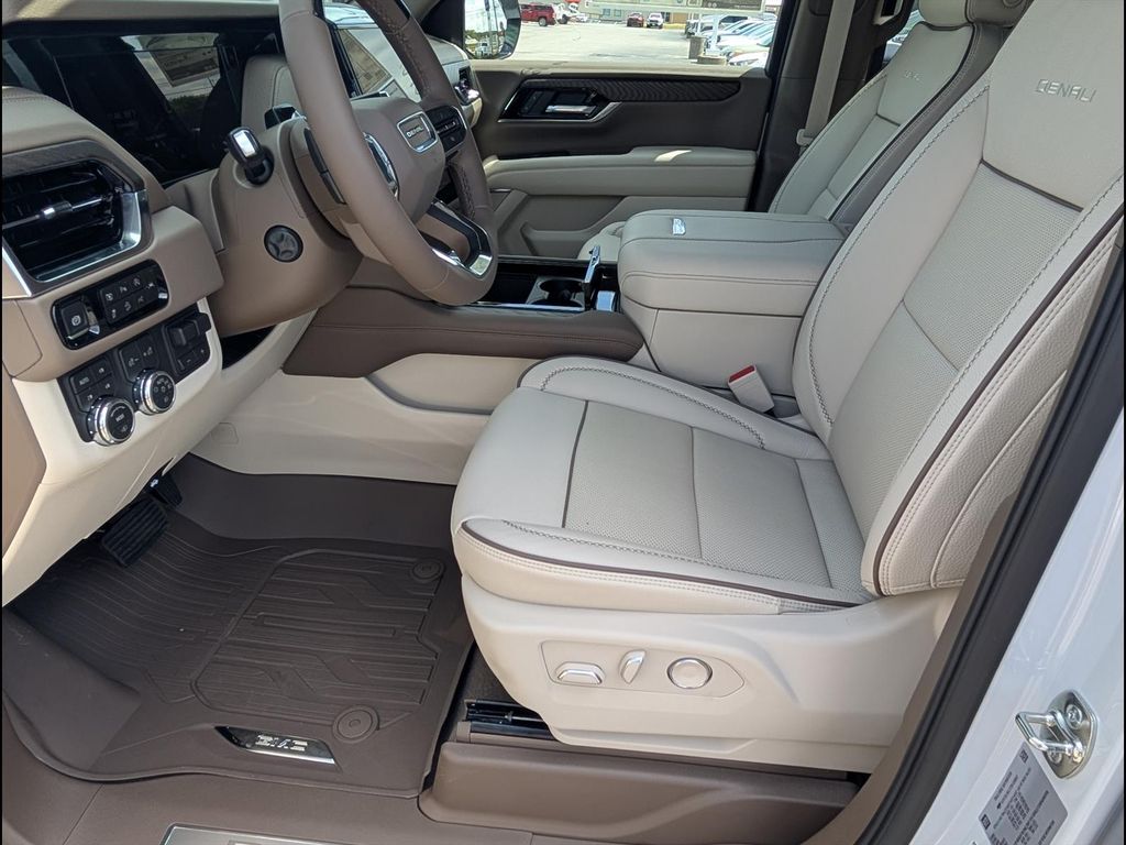 2026 GMC Yukon XL Denali - Photo 9