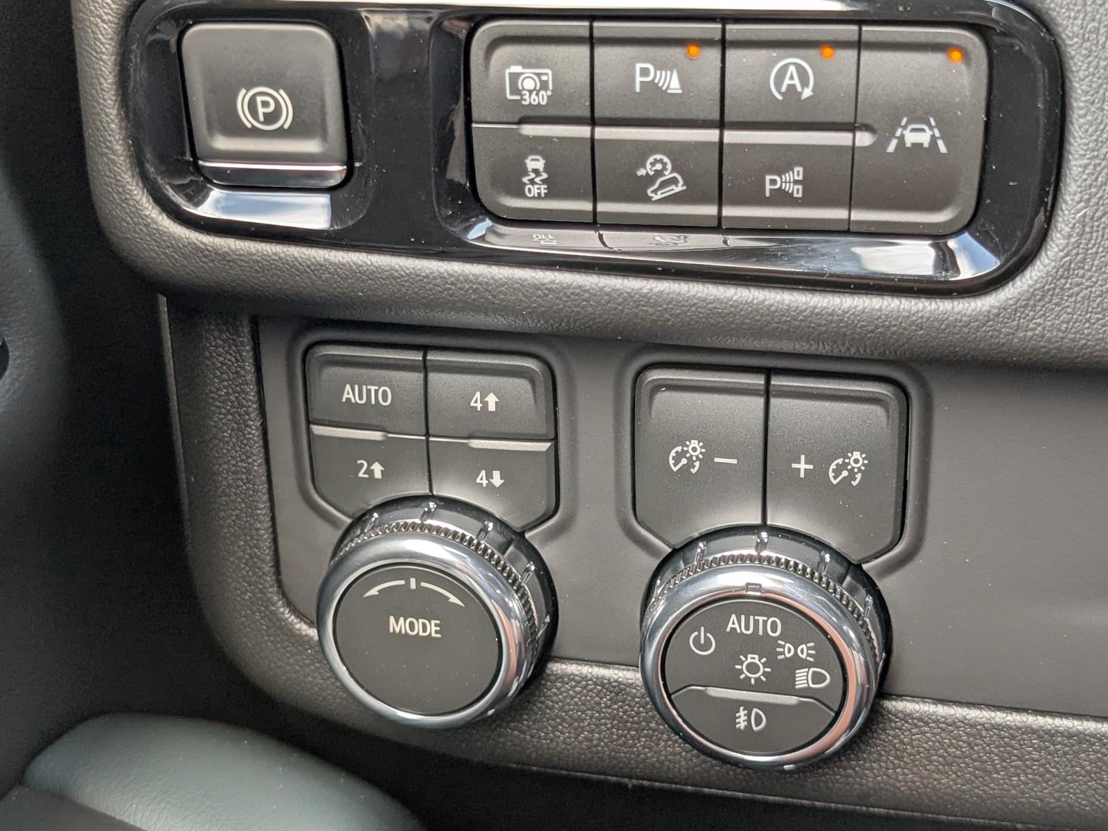 2026 GMC Yukon AT4 - Photo 8