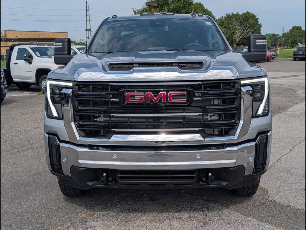2026 GMC Sierra 3500HD Pro - Photo 4
