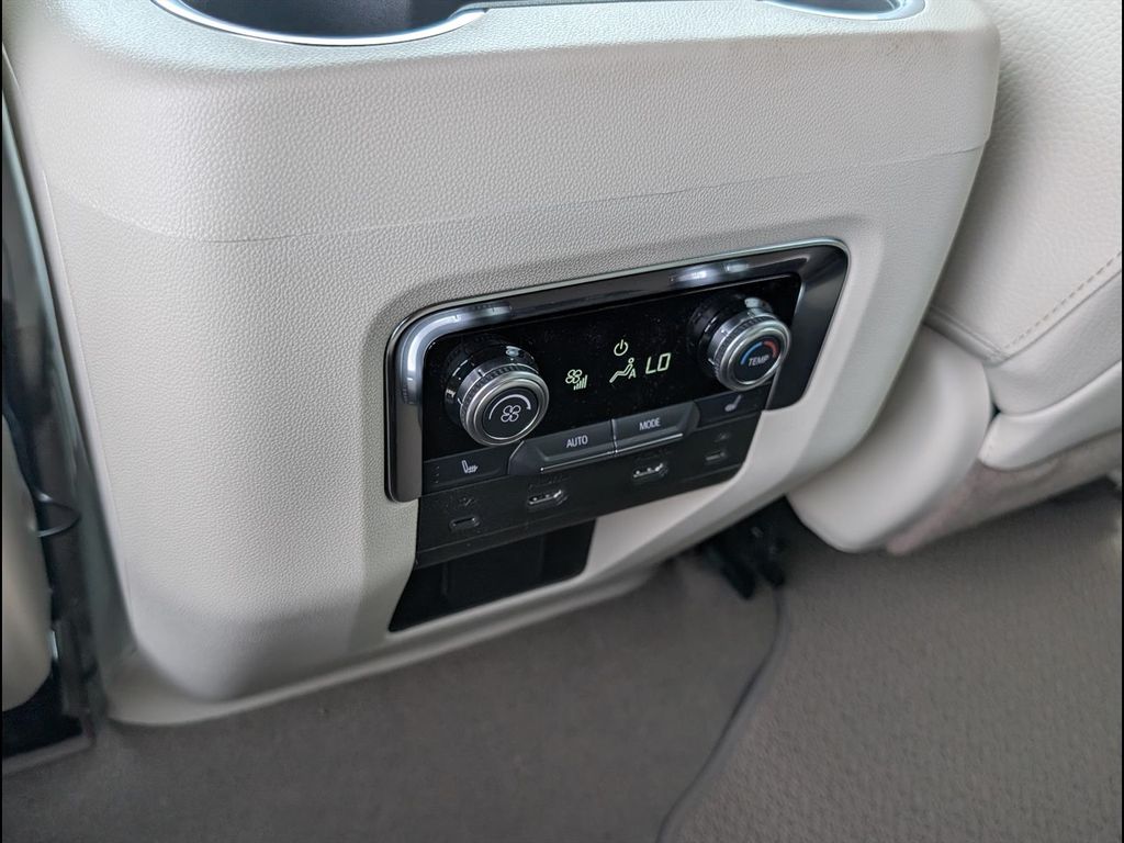2026 GMC Yukon Denali - Photo 9