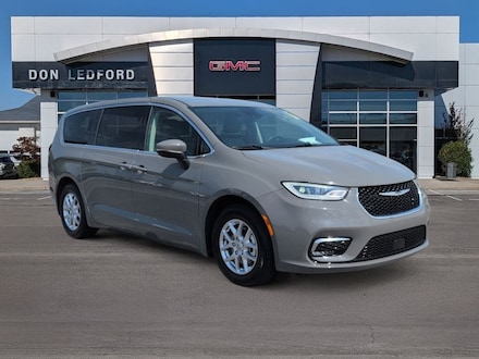 2023 Chrysler Pacifica Touring L Sports Van
