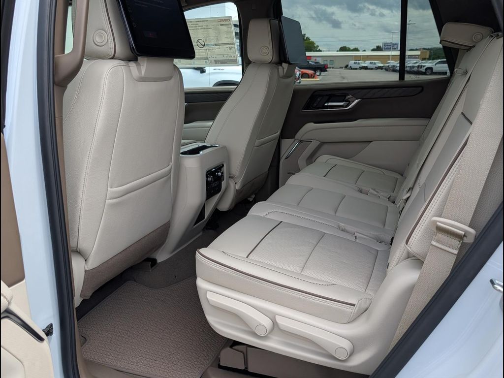 2026 GMC Yukon Denali - Photo 7