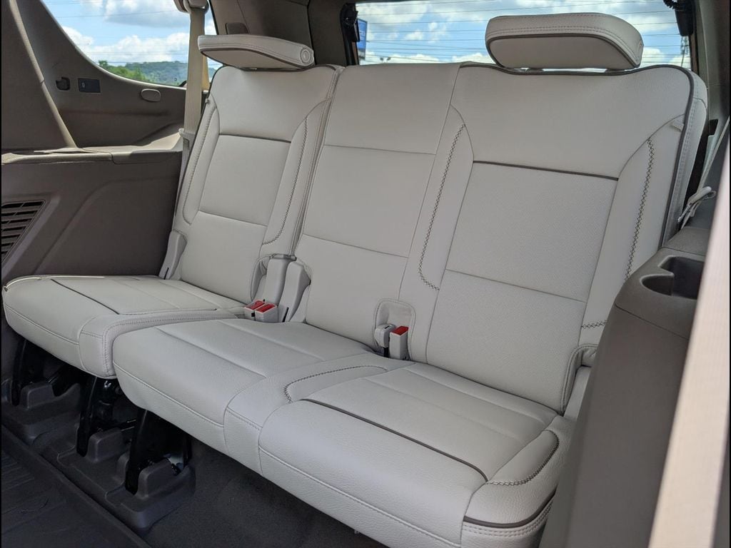 2026 GMC Yukon Denali - Photo 12