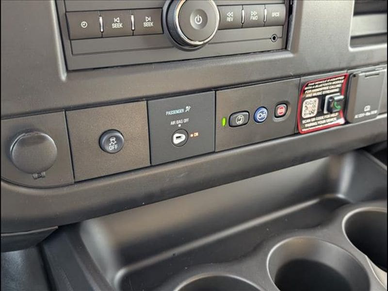 2025 GMC Savana Cargo Work Van - Photo 9