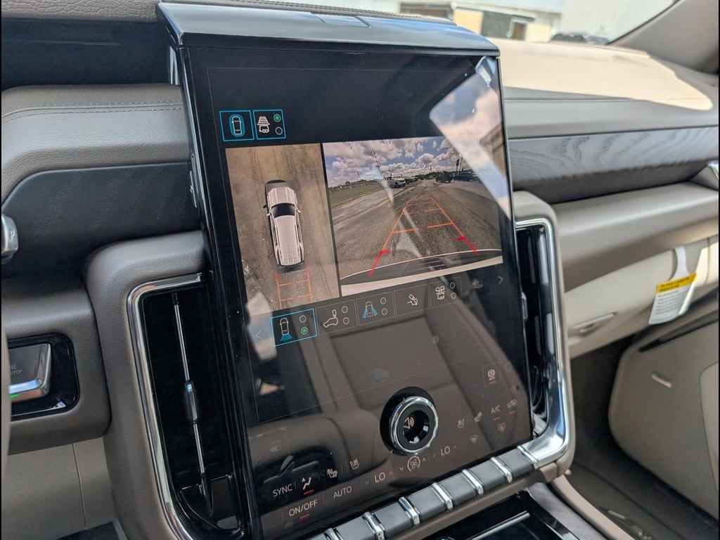 2026 GMC Yukon Denali - Photo 13