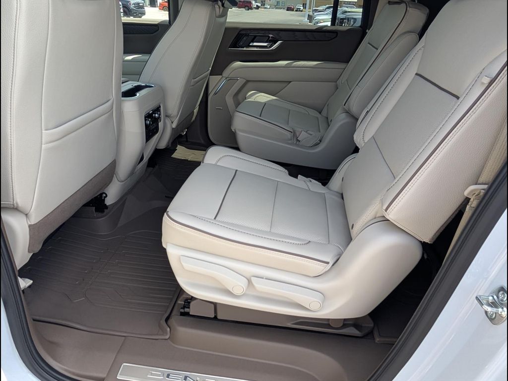 2026 GMC Yukon XL Denali - Photo 10