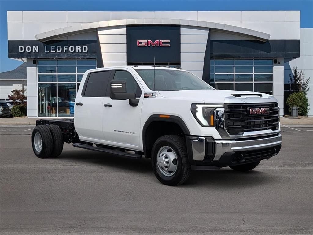 2026 GMC Sierra 4WD Crew Cab Chassis Pro's photo