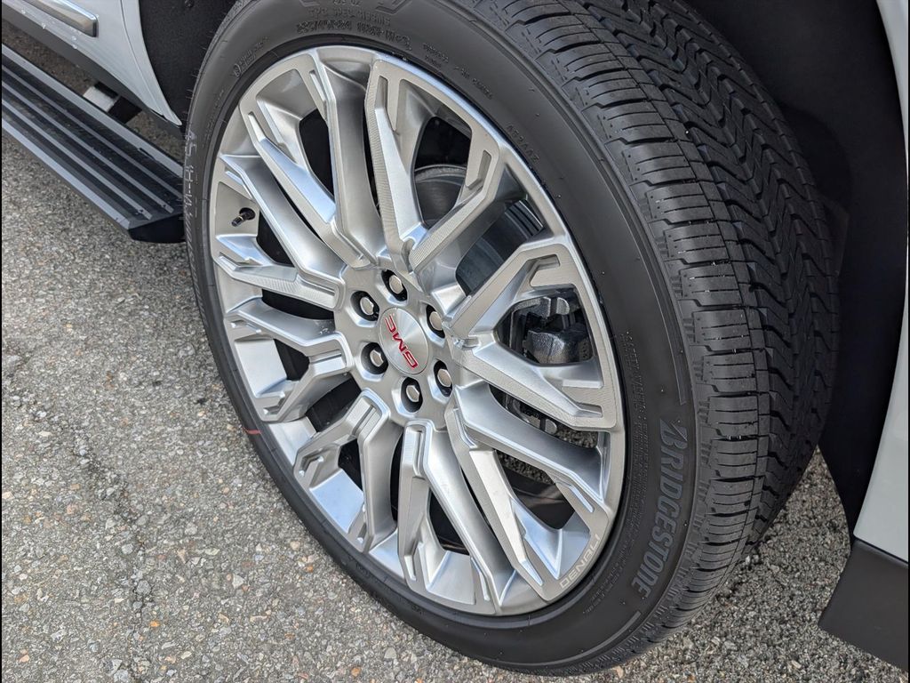 2026 GMC Yukon Denali - Photo 16