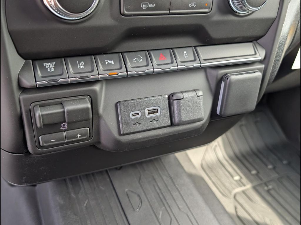 2026 GMC Sierra 3500HD Pro - Photo 10