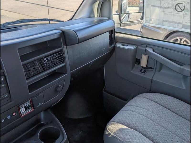 2025 GMC Savana Cargo Work Van - Photo 7