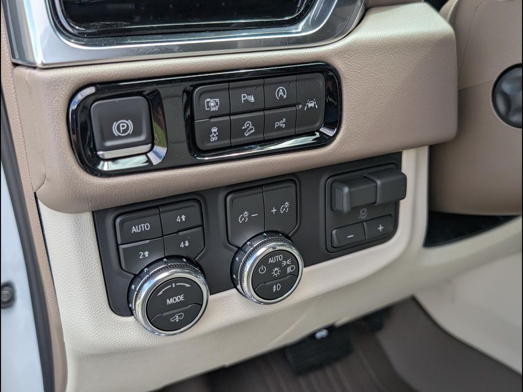 2026 GMC Yukon Denali - Photo 14